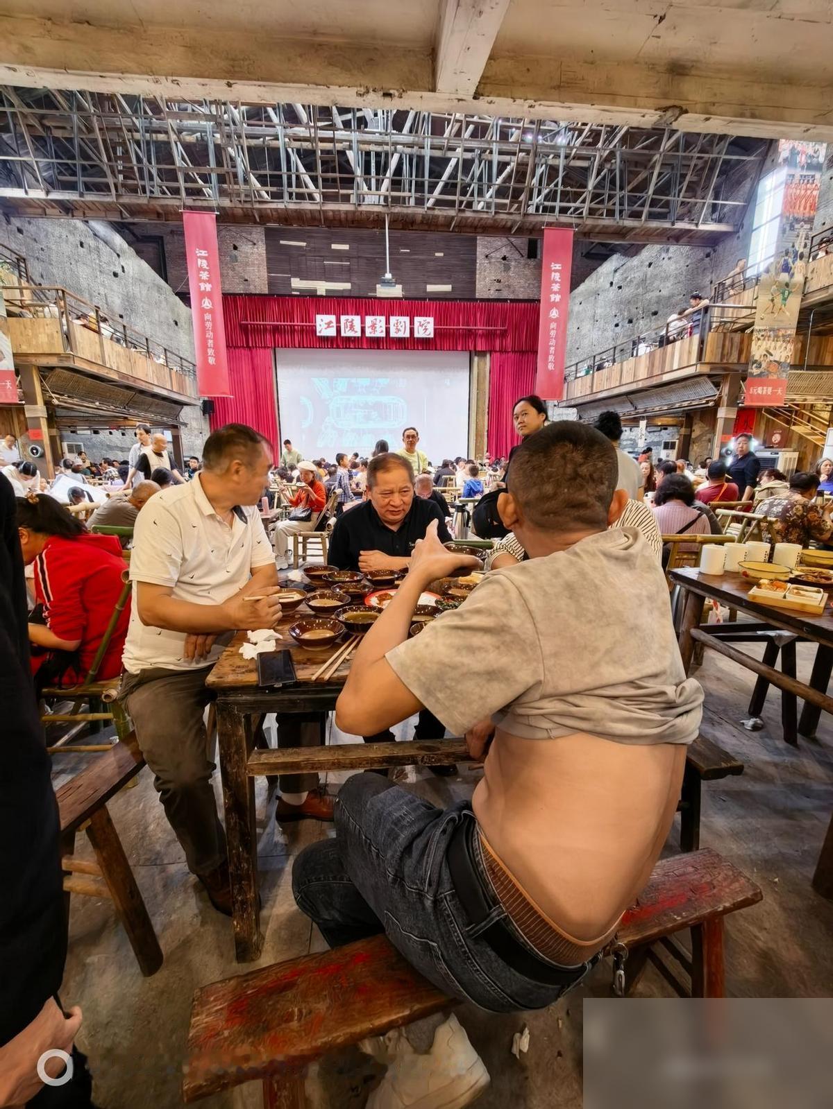 公益机构的钱到底是谁的资产？答案不是“谁都能说了算”。按慈善法的口径，慈善组织