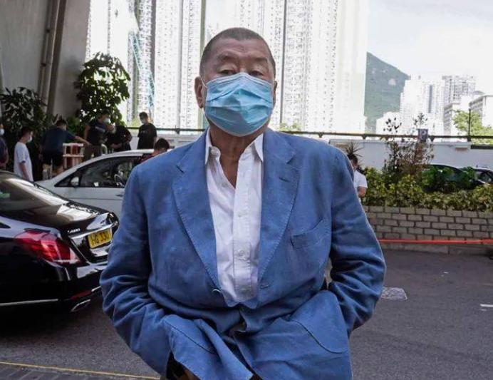 几只苍蝇嗡嗡叫！西方国家联手救黎智英，中国压根不在乎！为了救出黎智英，