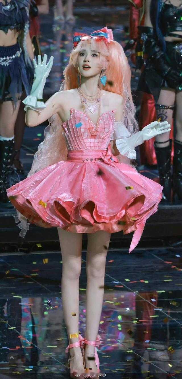 关晓彤活动黑抹胸短裙丝袜​​​