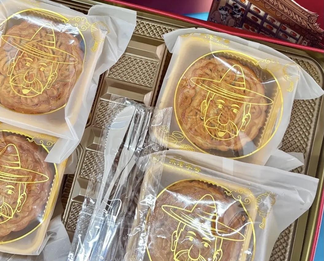 大家发现没，过完中秋节，比较棘手的事情，就是处理手里这些月饼礼盒，能送的