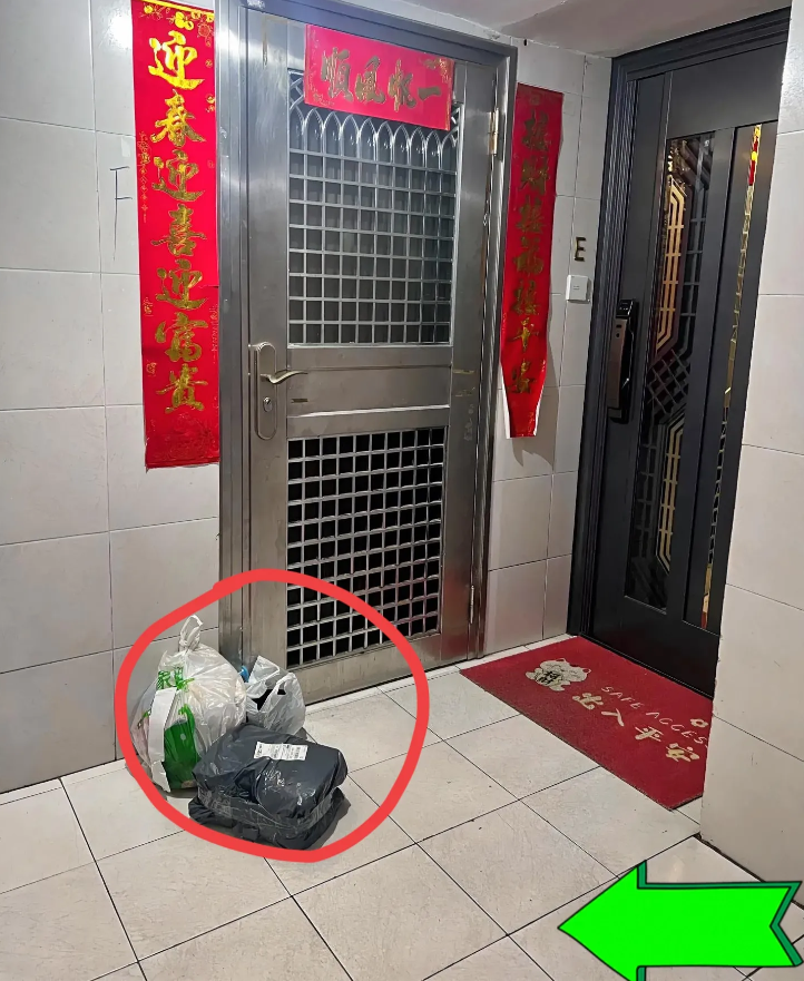 我一直习惯把封好的垃圾放门口，第二天再丢，从没出过问题。可新邻居搬来后，三天两头
