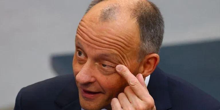 默茨绞尽脑汁头发都快掉光了，本来以为德国联邦议院的总理投票只是走个流程，毕竟默茨