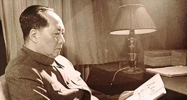 1969年，开国上将陈明仁递交辞呈，打算回长沙休养。消息传到毛主席那里，主席拍案