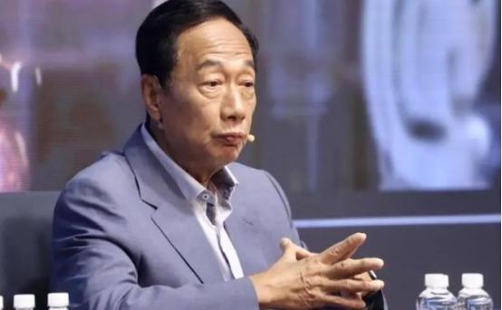 台湾企业界巨头郭台铭近日的一番言论，犹如在政坛投下了一枚震撼弹。他宣称，没有大国