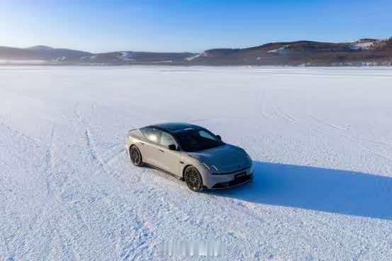 以前总看有人说新能源车别想在北方春运期间实现千里返乡，气温低续航差得频繁充电，而