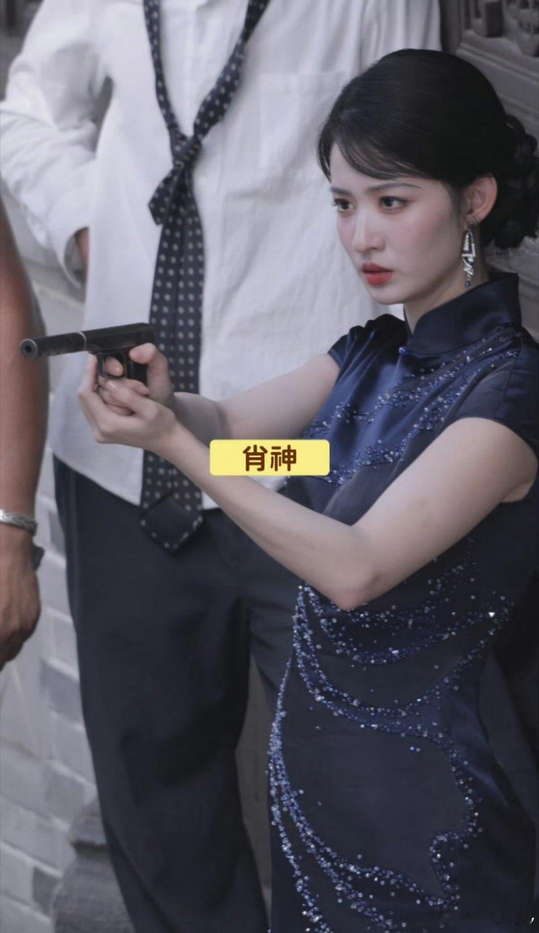 谁给王楚然选的衣服船这部剧的衣服，怎么都这么贴身呐？显得五大三粗，造型团队不带