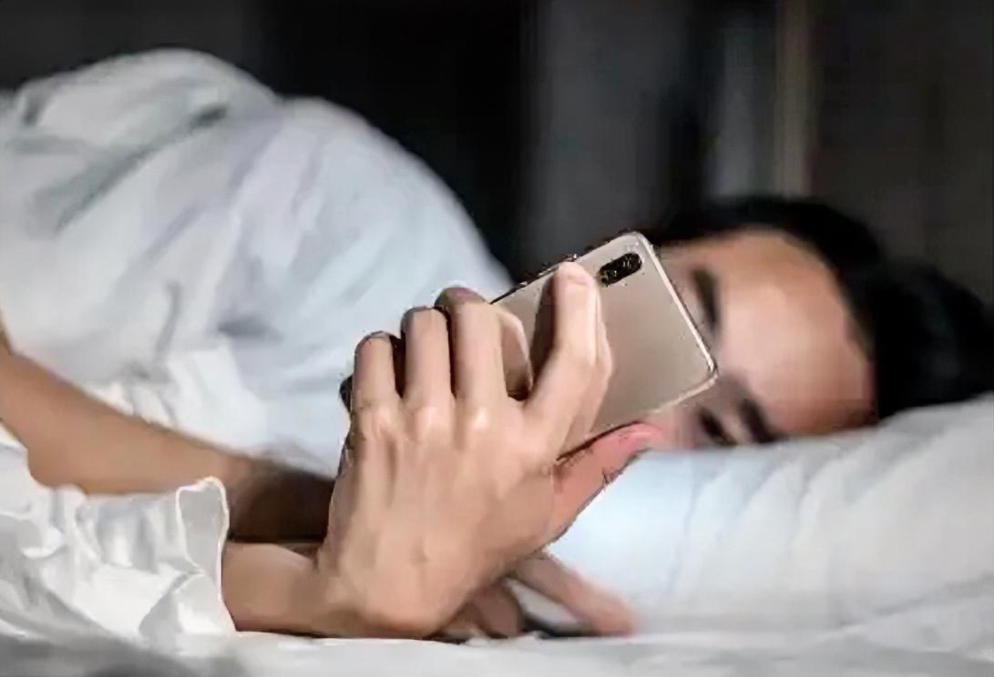 背P都是从闲聊开始的。我有一位男来访，只不过在地铁上加了一个陌生女人，就一点
