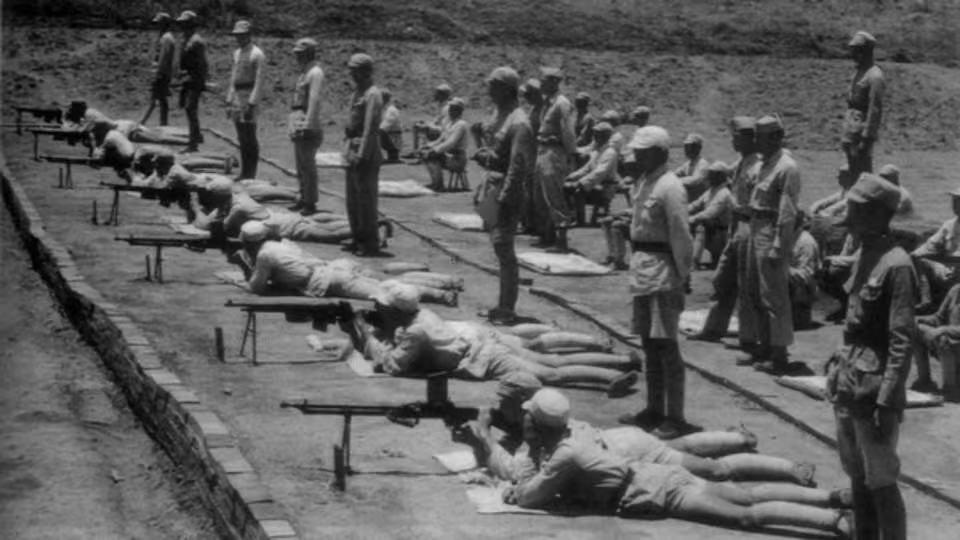 1944年，国军抗战将士历史留影！图一：云南境内，国军战士们正在进行军事操练
