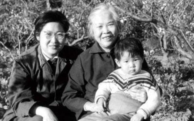 1979年贺子珍当选全国政协委员后，提出三个要求，中央批示：同意贺子珍1909