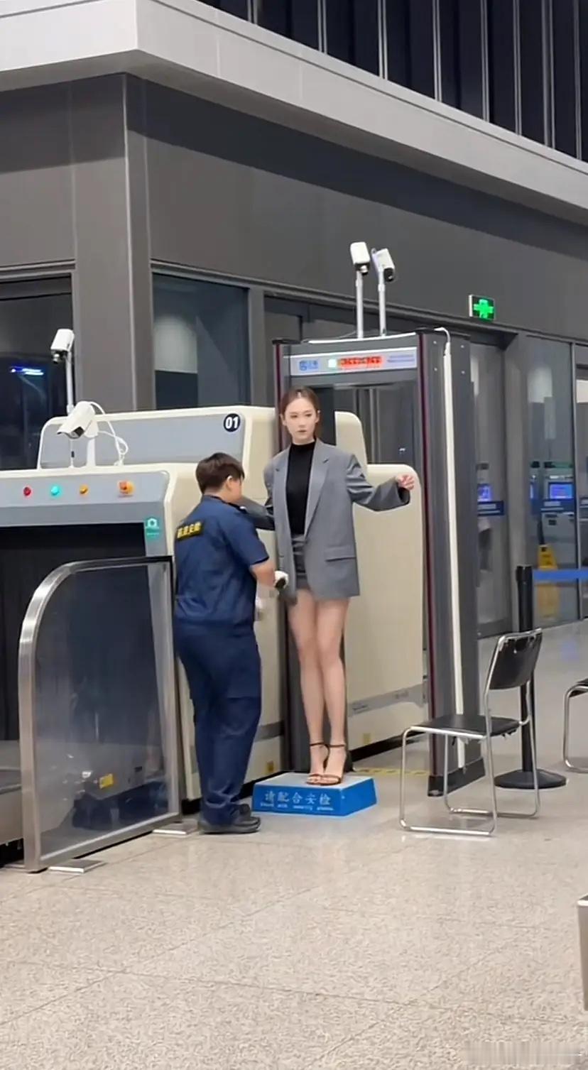 这样的穿着到底是冷还是热？​​​