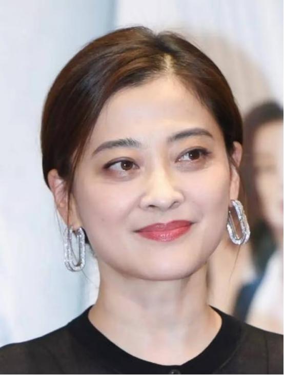 演员梅婷说：我曾经差点死过一次，38岁那年生第一胎时出了羊水栓塞的事，当时我的血