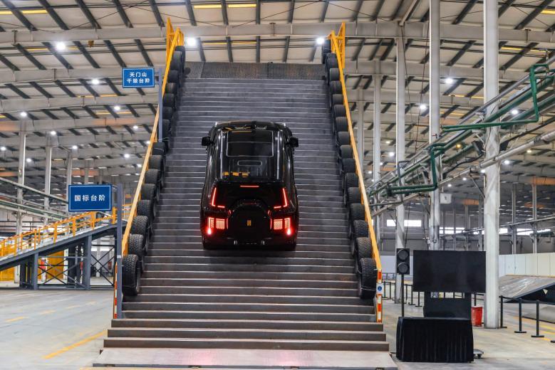 前面两天在北京转悠，跟朋友见面寒暄了一下。他挺好奇的，问我比亚迪在汽车行业「真的