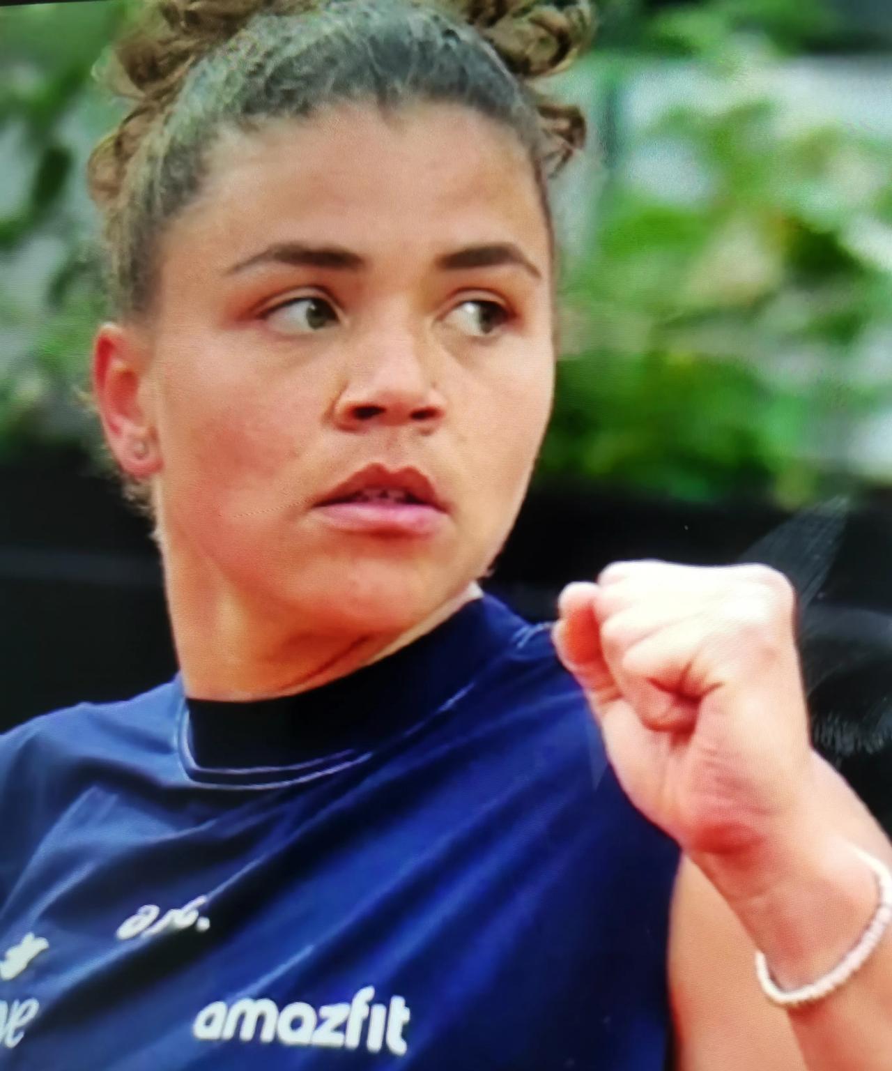 爆冷完胜！在今天凌晨刚刚结束的WTA1000罗马网球公开赛女单决赛再爆冷门，29