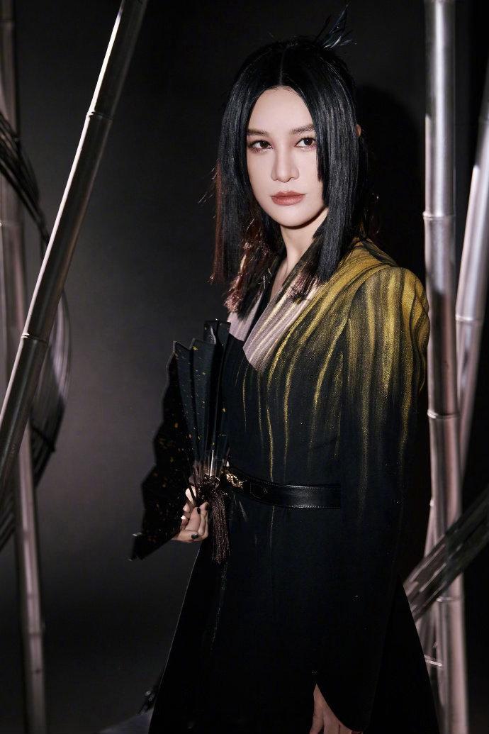 尚雯婕王濛在厕所开嗓谢娜上厕所遇到尚雯婕王濛开嗓谢娜这个爆料我真的笑死，上厕所