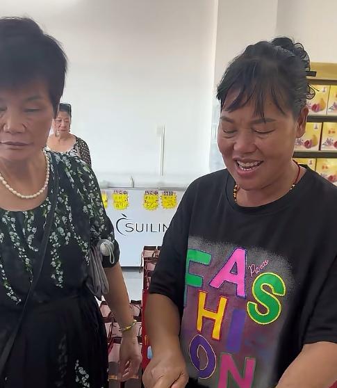 全红婵父母新店开业！全文茂农产品特价批发仓，带动家乡经济。9月20日，全红婵父