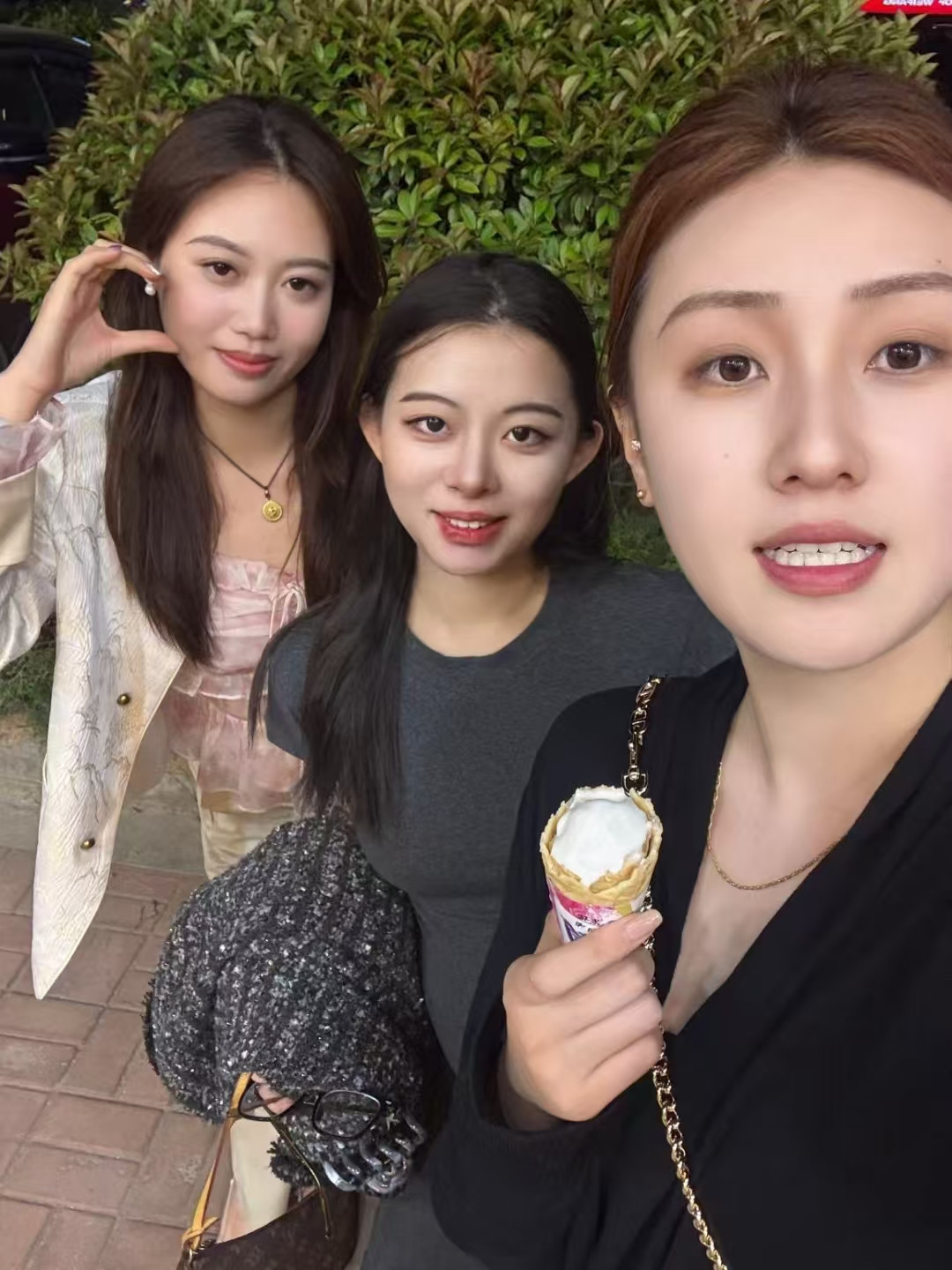 嘴甜是因为心甜心甜是因为你在里面