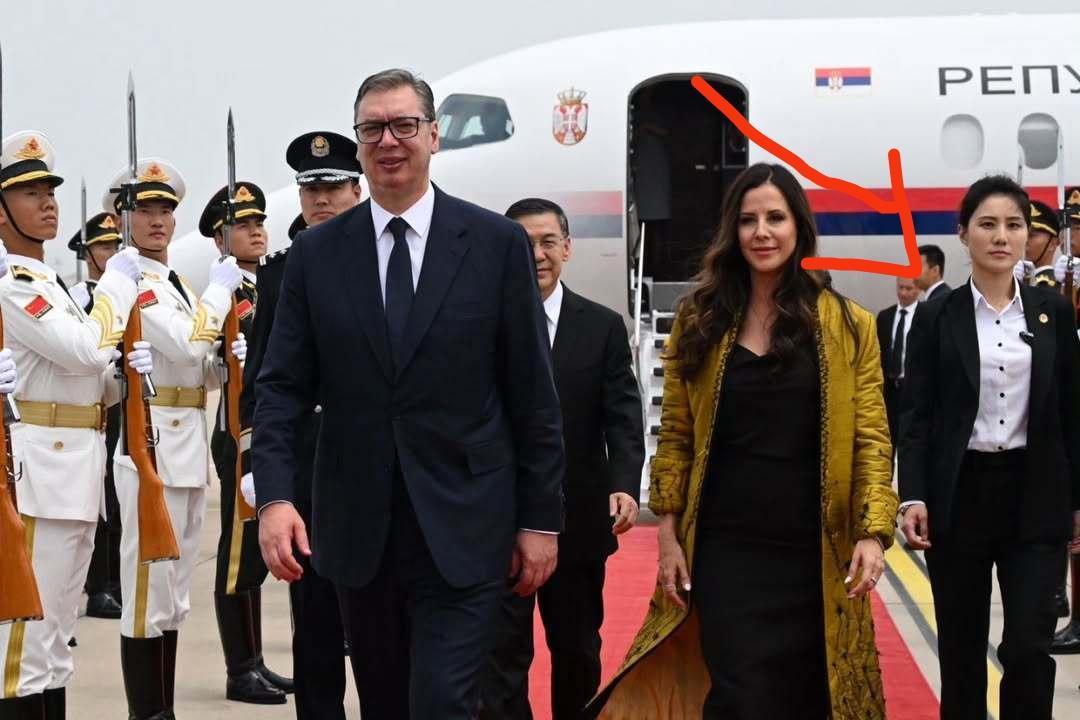 像不像中国女保镖严月霞？