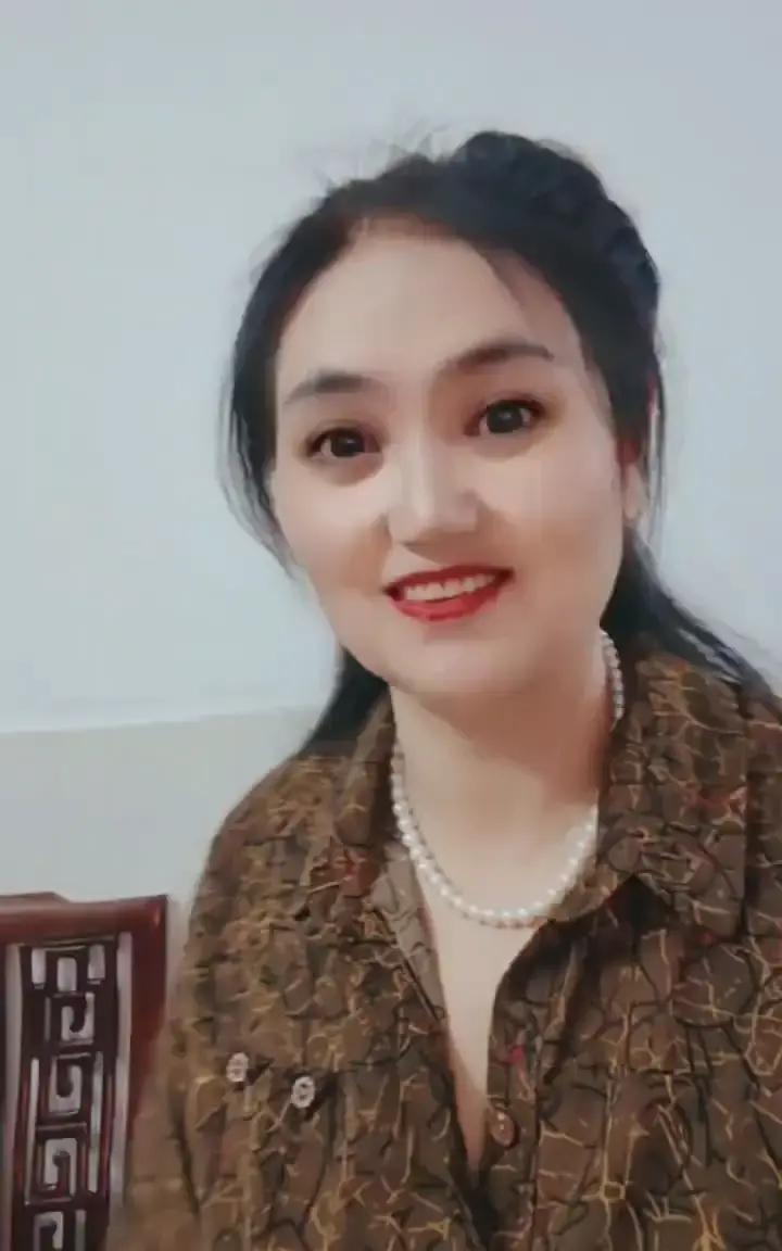 刷到个视频，一个男的对着镜头说找女朋友得挑胸大的，理由是胸大的脾气好，胸小的容易