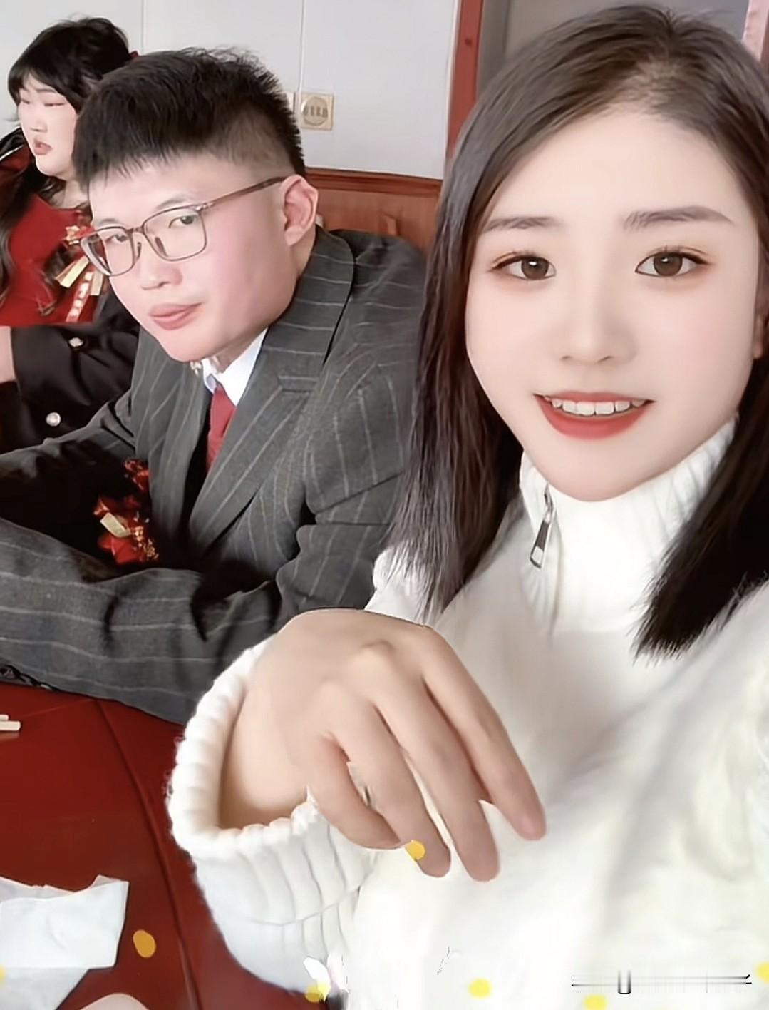 一些网友认为，“大衣哥”朱之文这个女婿，看着像个狠人！2月13日，朱之文女儿举