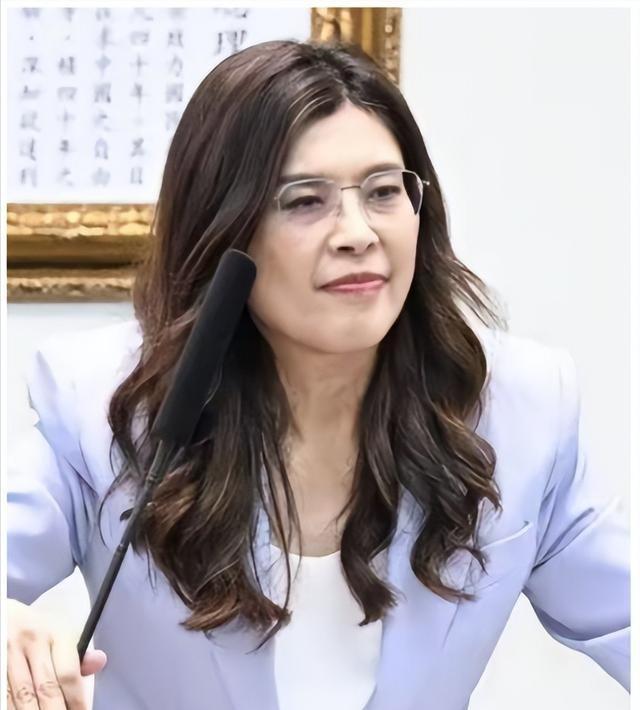真没有想到啊！曾经坚定支持国民党主席郑丽文访问大陆的张亚中，竟然也对“通过的军购