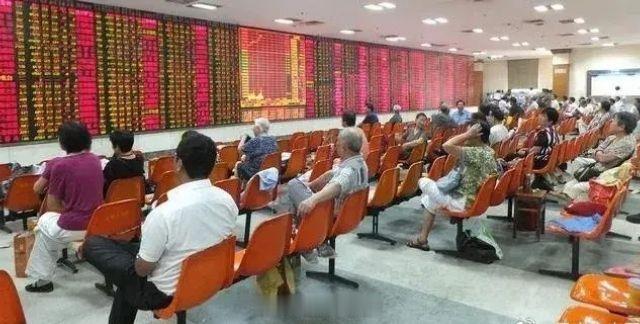 7月31日，A股主要股指集体高开。上证指数涨超1%，深证成指涨超4%，创业板指涨