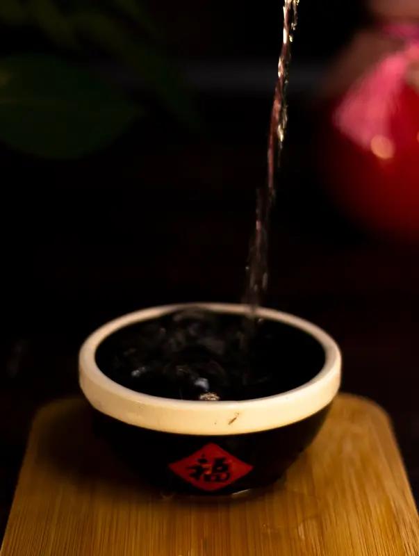 现在割肉离场不是明智之举。最近，朋友圈里到处都是割肉老登的消息。特别是白酒，