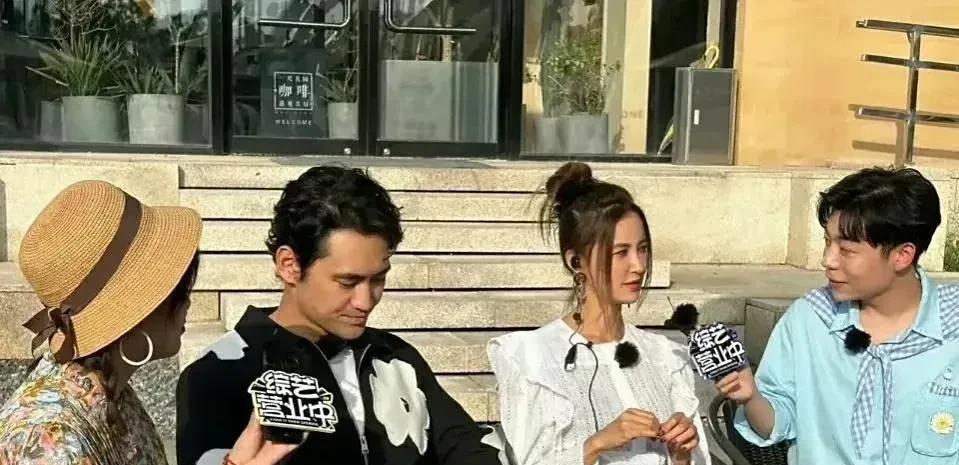 张歆艺太瘦了巴掌脸挂不住肉，鼻梁突兀，像个纸片人儿