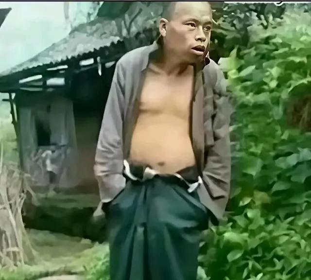 公司小李这段时间正在相亲，中午吃饭时，听听小李聊聊相亲经历和感受！小李说，他有三