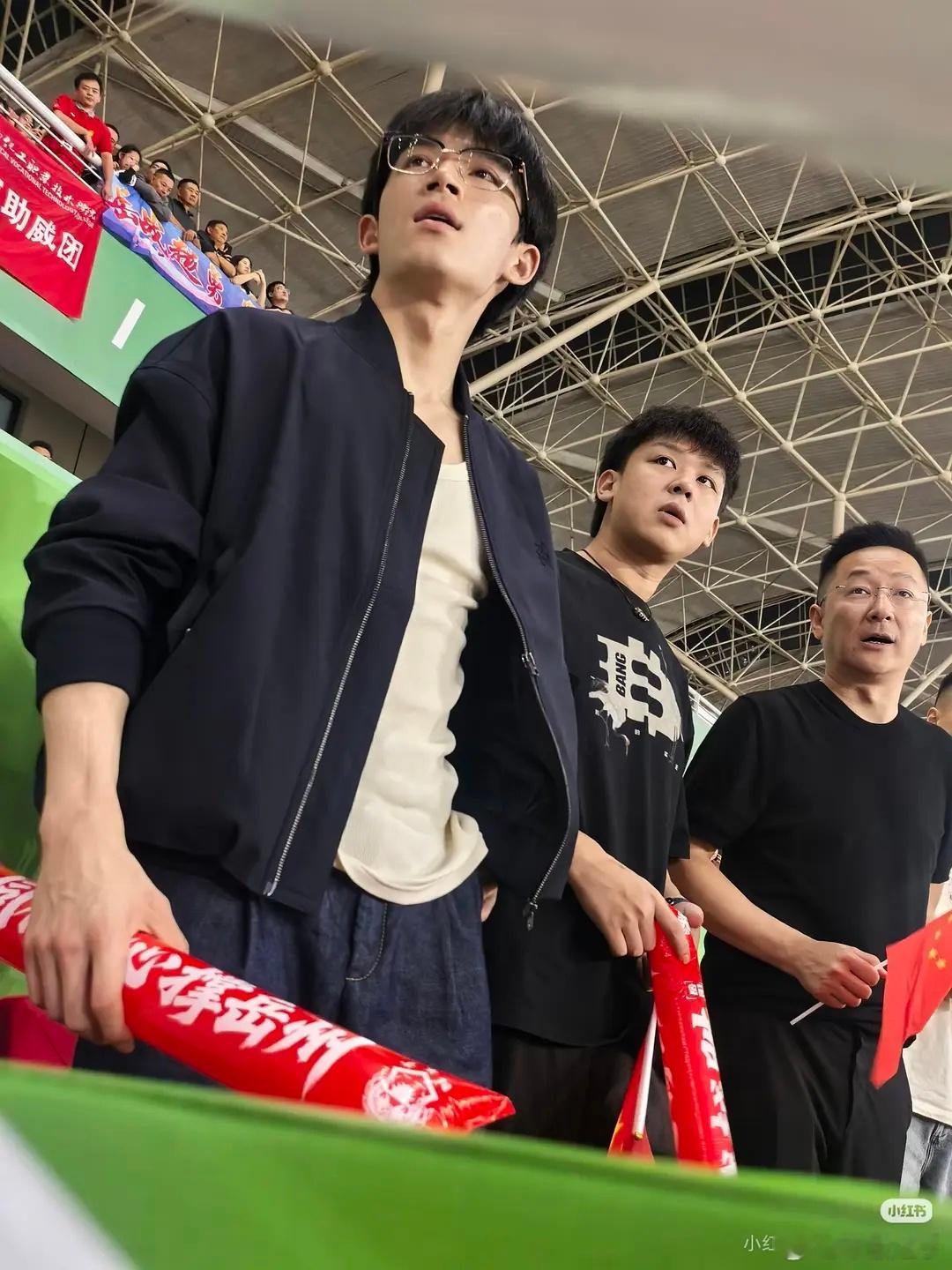 王星越素颜照还挺多的