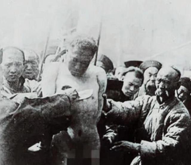 1855年，太平天国北伐主帅林凤祥在北平菜市口英勇就义。面对凌迟酷刑，他袒露胸膛