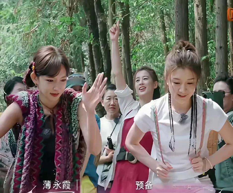 大梦就是憨厚老实，录制节目时主动要求背12瓶水负重上山。大梦还戏谑的对同行美女