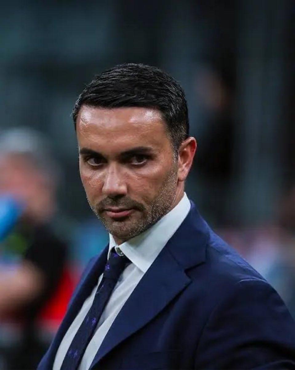 尤文图斯主帅的首位候选人其实是帕拉迪诺。他是由尤文图斯技术总监莫德斯托介绍给科莫