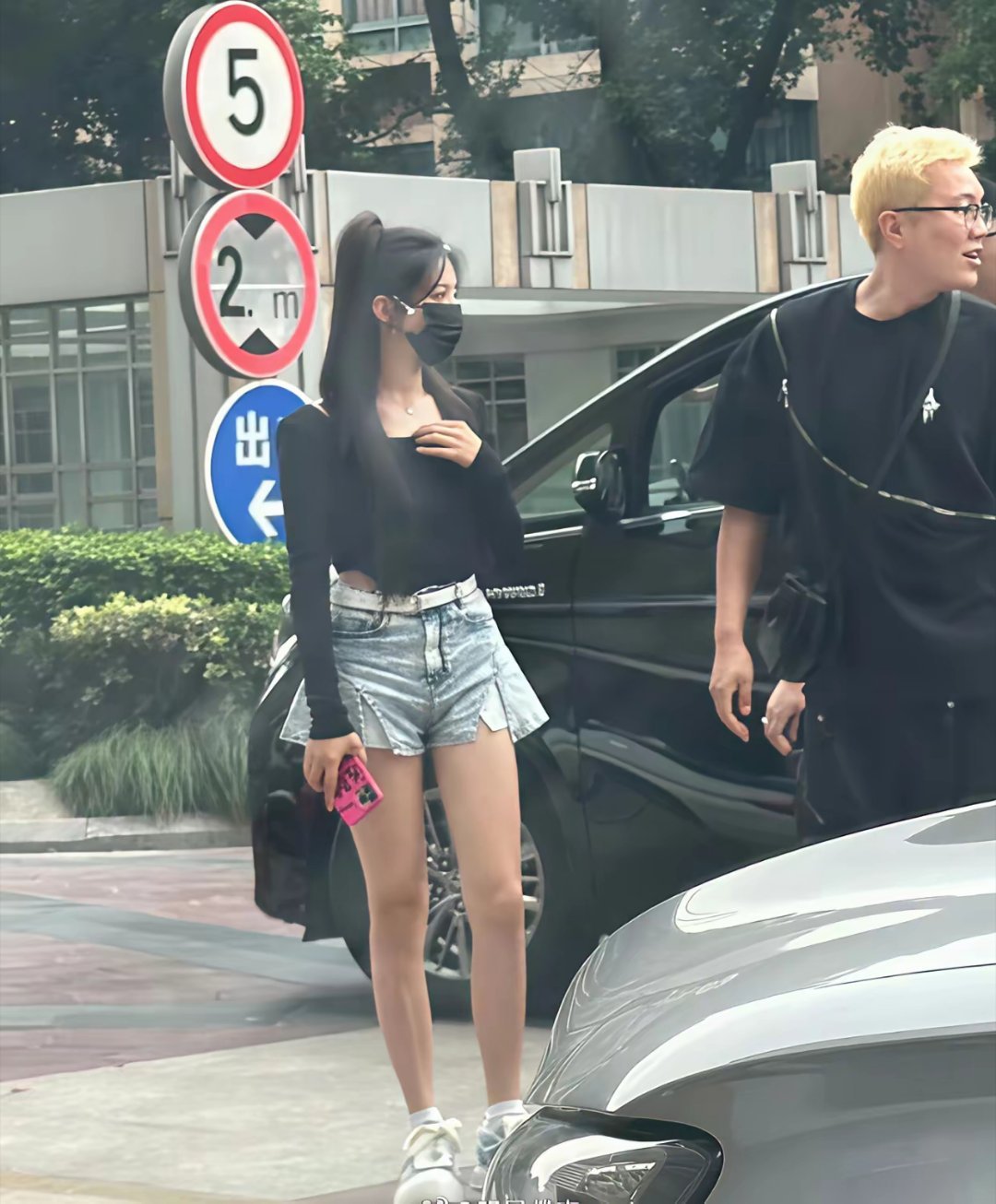 杨超越，腿好直好细啊