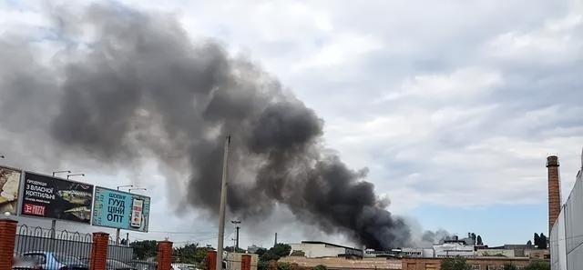 打了四年，俄罗斯才想明白一件事：为什么炸不垮乌克兰？大家可能还记得，过去这四