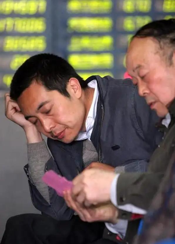 老葛直接在圈子里封神！95元重仓梭哈药明康德，豪掷80万拿下8400股。深套整整