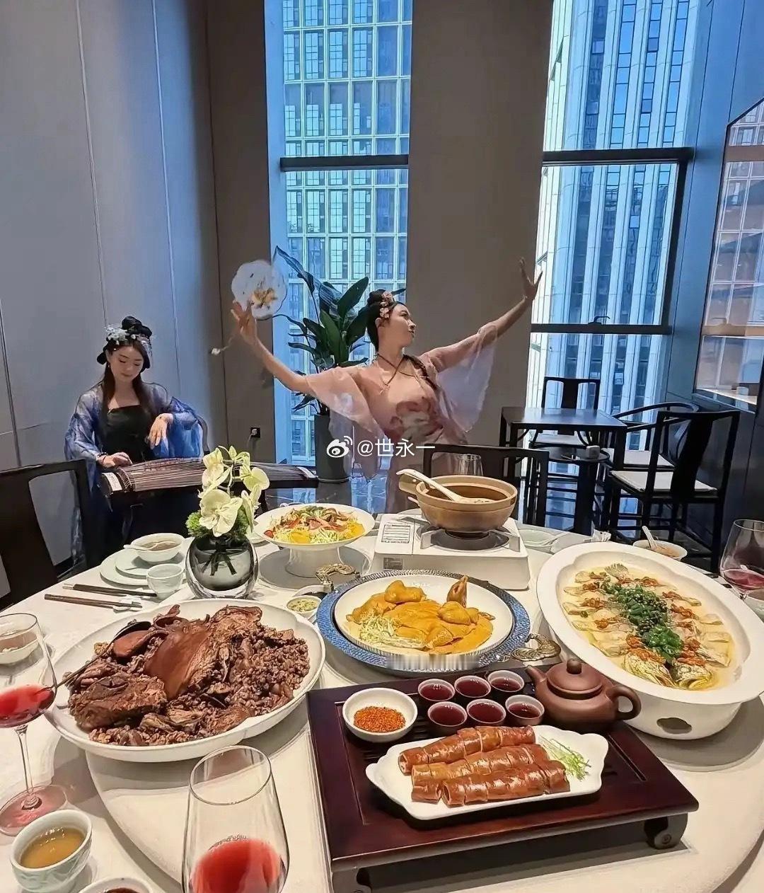 只有月薪过万才敢这样吃饭吧