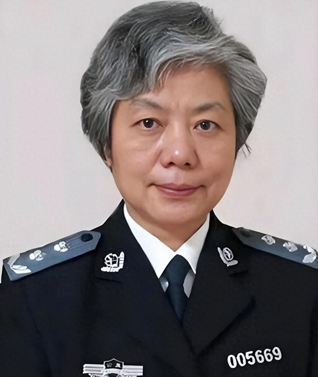 2024年，中国人民公安大学李玫瑾建议，凡是扶了老人被要求天价赔偿的，在老人拿