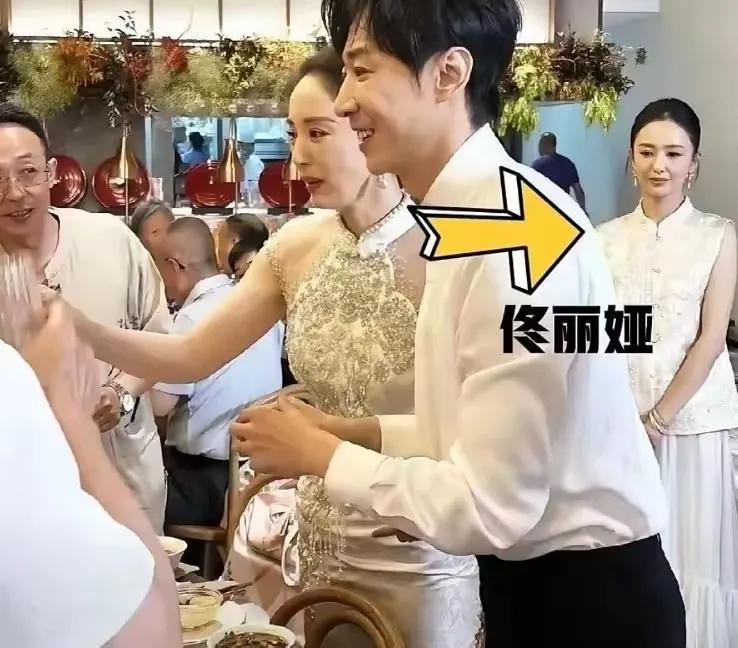 佟丽娅的情绪挂到了脸上，确定不是心想：早晚得分，走个过程。董璇很讨厌，总蹭佟丽娅