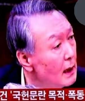 ​韩国原总统尹锡悦有可能会在监狱里面老去，这是一个非常可悲的结果，曾经作为风光无