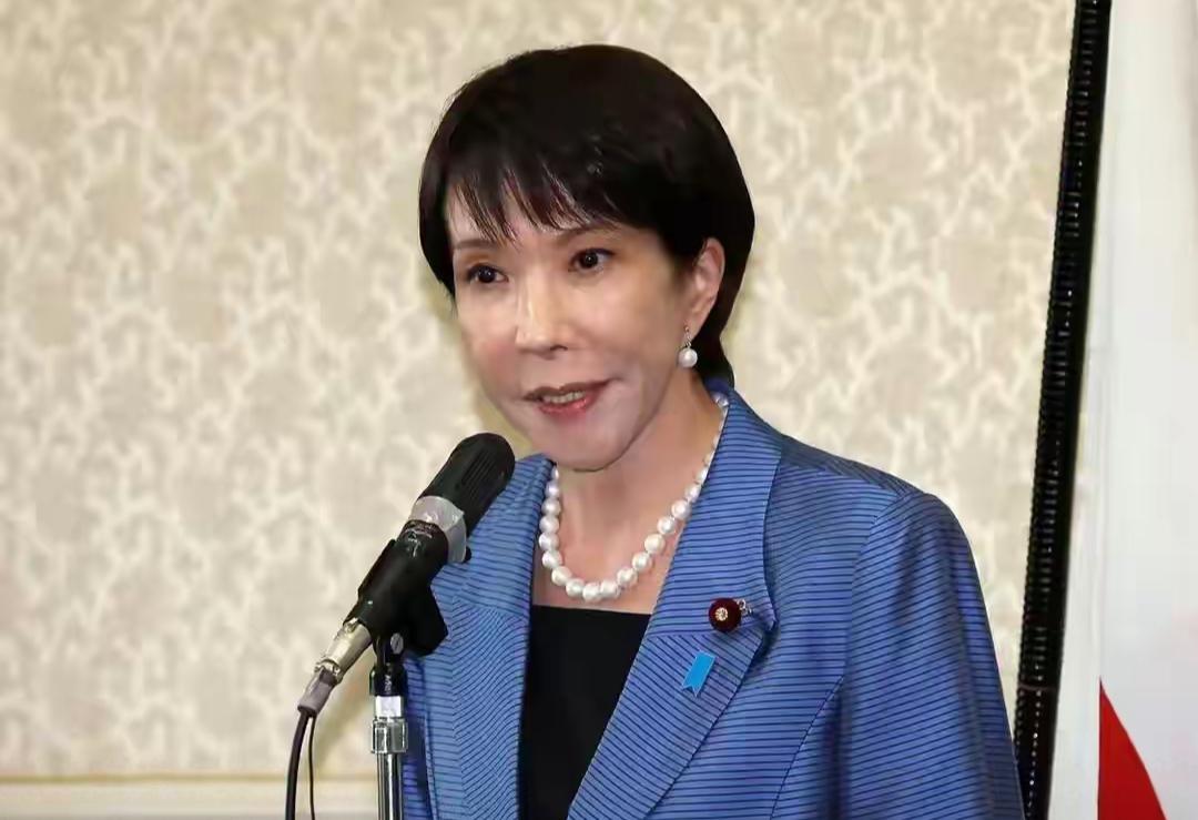 王毅外长突然改口了！不再直呼“高市早苗”，直接叫她“日本现职领导人”！这