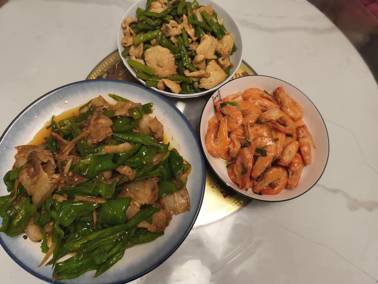 我讨厌小姑子，经常回娘家来蹭饭，不是我小气，真的有点不像话，昨天我直接把小姑子和