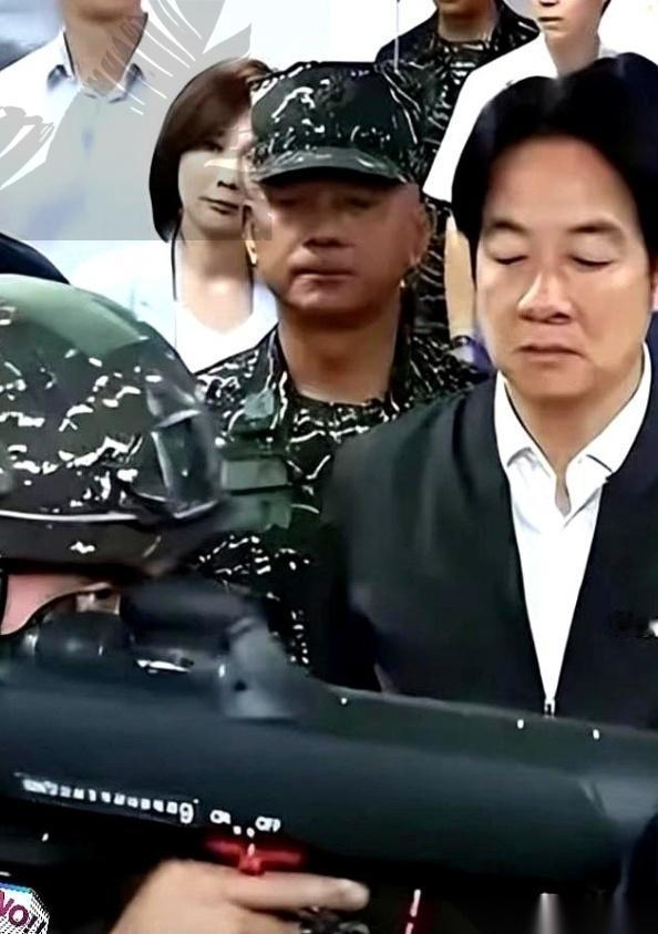 不得不说，最近听到最牛逼的一个问题，是台湾一个普通小兵问的：“真打起来，我阵亡了