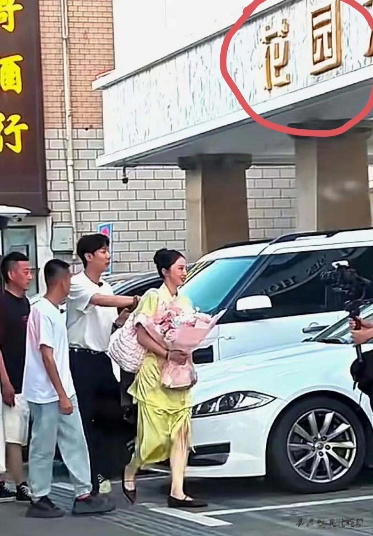 董璇这到底是什么思维？恋爱脑？还没苦硬吃？当年跟前夫的事，就是她在善后好不