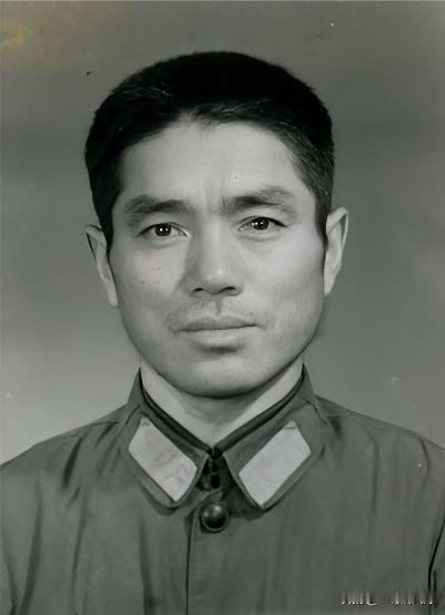 老山二等功臣方国安烈士，湖北省汉川县人，1968年3月入伍，生前任南京军区第1军
