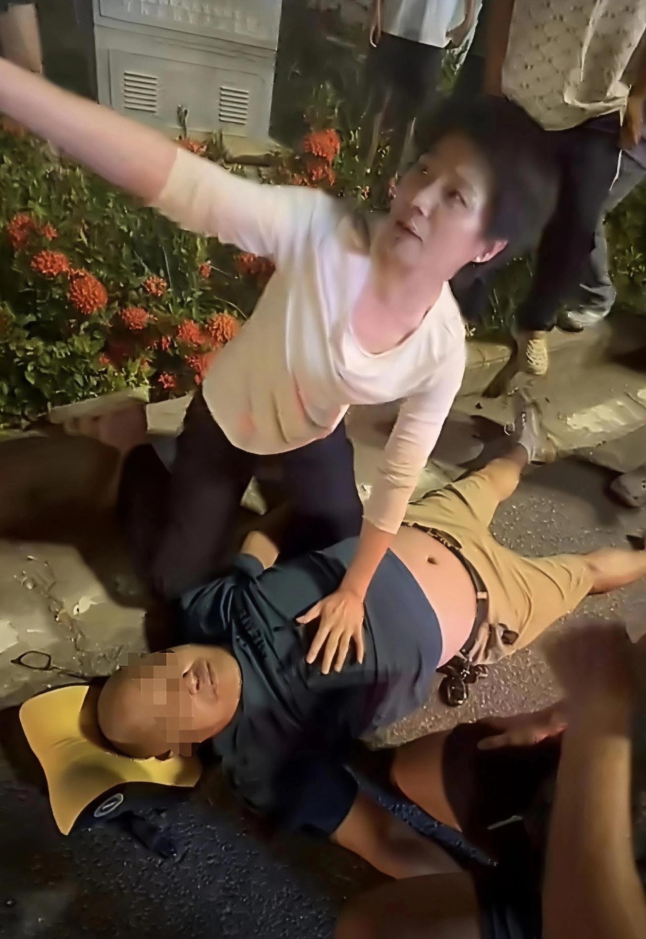 广西北海砸窗救人的英雄找到了！砸窗的是餐馆老板李晓东，心肺复苏的是护士陈艳军。