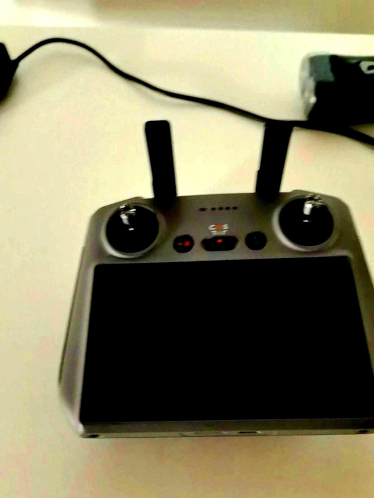 “挂闲鱼三天，被砍价到想哭；转头去大疆官网，Mini2多卖了320块，顺丰小哥