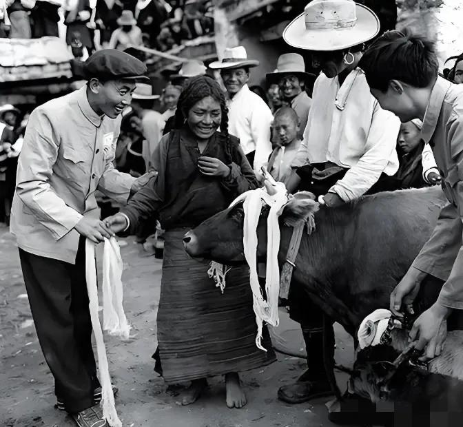 1959年，解放军撬开西藏大贵族索康庄园的地下密室，看清屋里的东西后，身经百战的