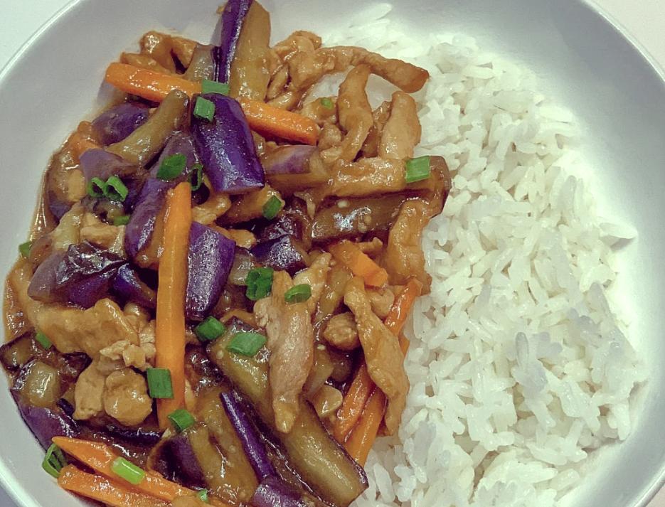 婆媳关系真的很难处理好吗？我觉得这得分人。昨天我儿媳妇下班之后，给我发消息。