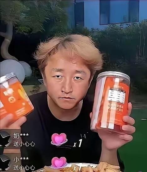 不少人还记得邹市明擂台上的霸气，冠军腰带、聚光灯下的拳击手，意气风发，像一个永远