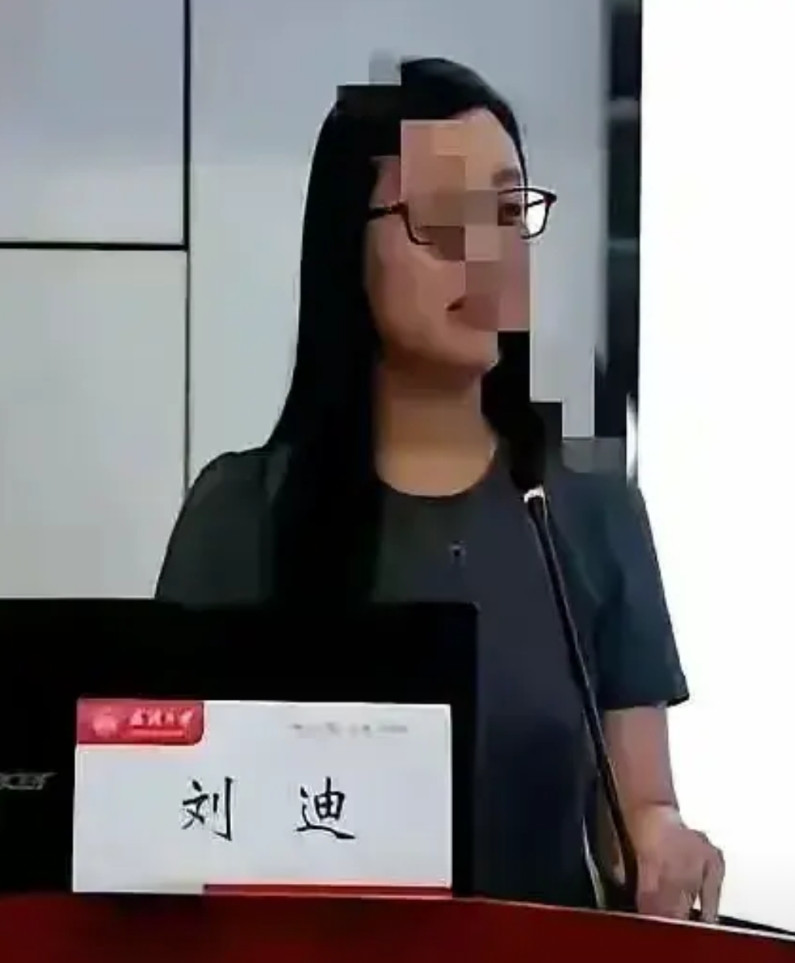 我原先一直认为武大事件是场误会，女生误会了男生对她隔空猥亵，因为她不知道肖同学有